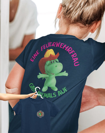 Kinder T-Shirt Eine Feuerwehrfrau gibt nie auf
