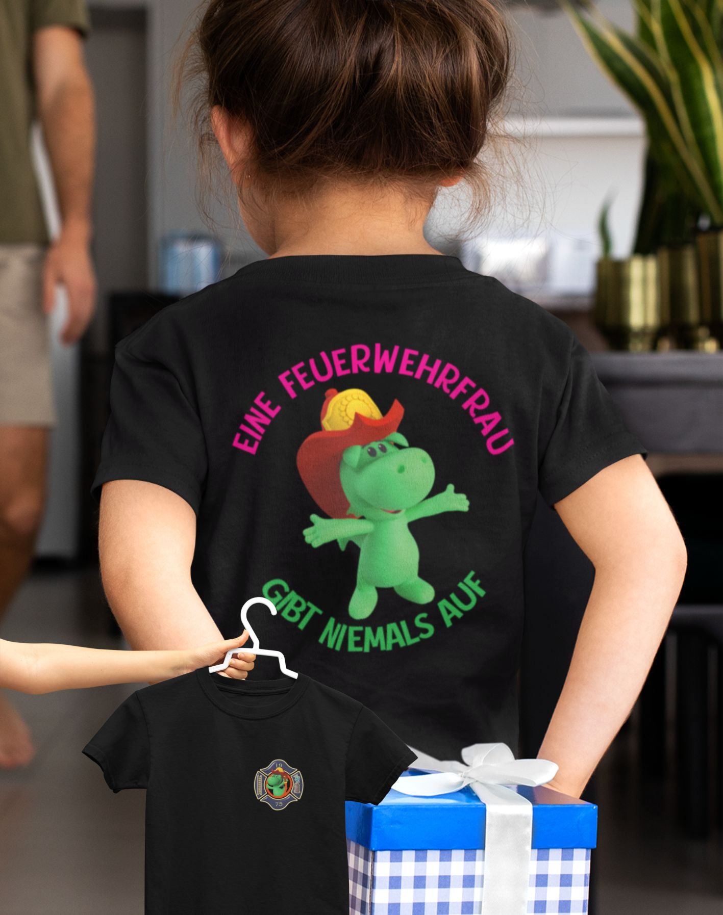 Kinder T-Shirt Eine Feuerwehrfrau gibt nie auf